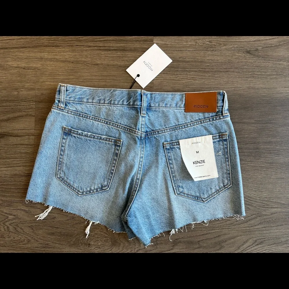 NWT Women’s HIDDEN Denim Shorts - Picture 3 of 3